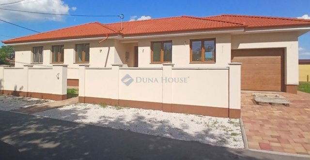 Eladó családi ház, Debrecenben 150 M Ft, 4 szobás
