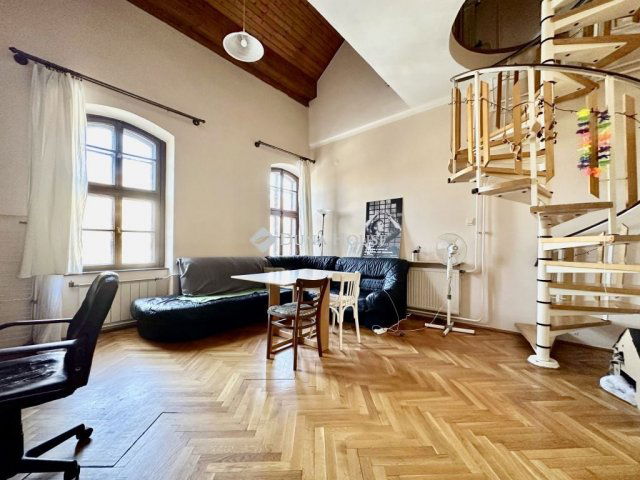 Eladó téglalakás, Pécsett, Flórián utcában 59 M Ft, 3 szobás