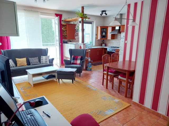 Eladó téglalakás, Szegeden 99.6 M Ft, 4 szobás