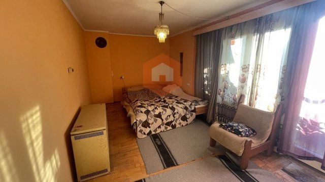 Eladó téglalakás, Pécsett 45 M Ft, 5 szobás