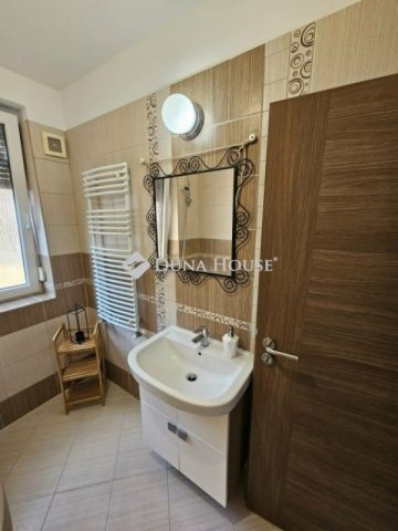 Kiadó téglalakás, albérlet, Pécsett 250 E Ft / hó, 3 szobás