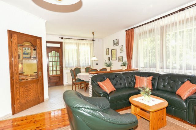 Eladó családi ház, Veszprémben 219.9 M Ft, 3+3 szobás