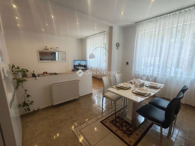 Eladó családi ház, Budapesten, XV. kerületben 185 M Ft, 4 szobás