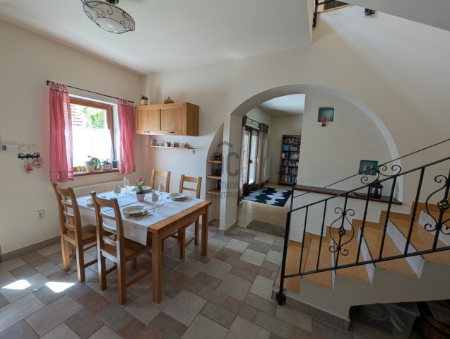 Eladó családi ház, Veszprémben 114.8 M Ft, 5 szobás