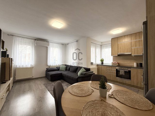 Eladó téglalakás, Debrecenben 74 M Ft, 3 szobás