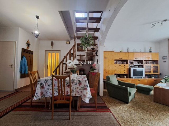 Eladó családi ház, Baján 59.8 M Ft, 4 szobás