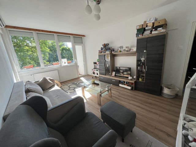 Eladó panellakás, Esztergomban 42.99 M Ft, 2 szobás