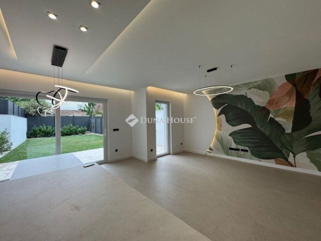 Eladó ikerház, Debrecenben 200 M Ft, 4 szobás