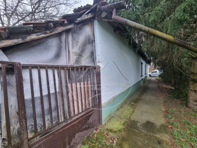 Eladó családi ház, Gyulán 13.99 M Ft, 2 szobás