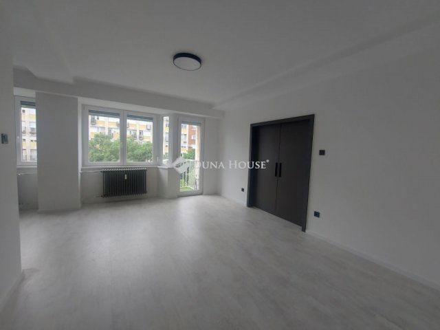 Eladó téglalakás, Pécsett 64.99 M Ft, 2 szobás