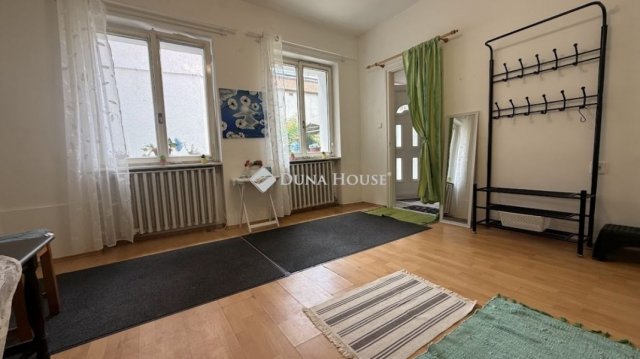 Eladó családi ház, Szombathelyen 24.5 M Ft, 1 szobás