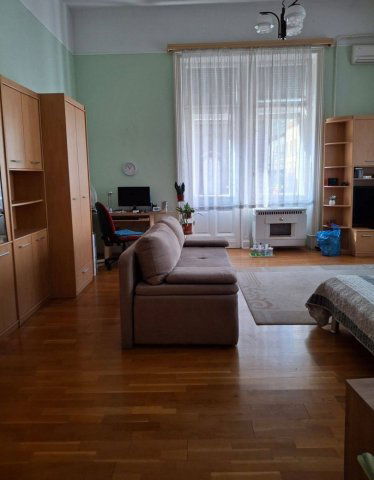 Eladó téglalakás, Budapesten, VI. kerületben, Izabella utcában