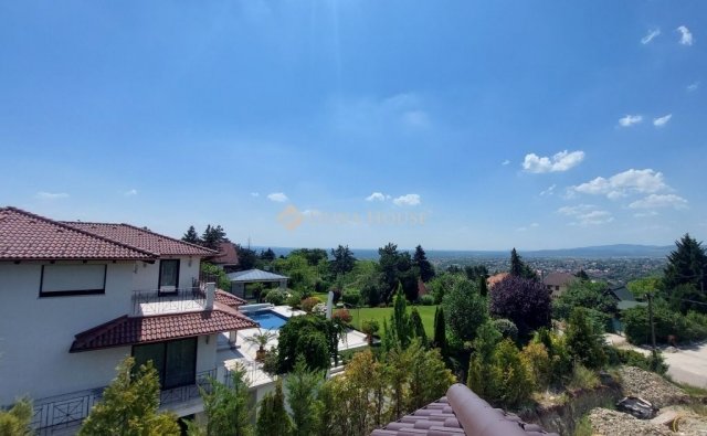 Eladó családi ház, Szentendrén 350 M Ft, 4 szobás