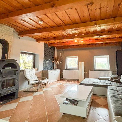 Eladó nyaraló, Várvölgyön 35 M Ft, 1+2 szobás