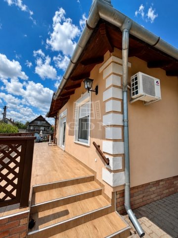 Eladó családi ház, Siófokon 119.5 M Ft, 5 szobás