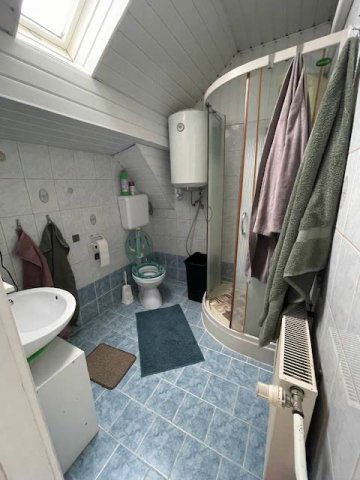 Eladó családi ház, Pécsett 149.99 M Ft, 9 szobás