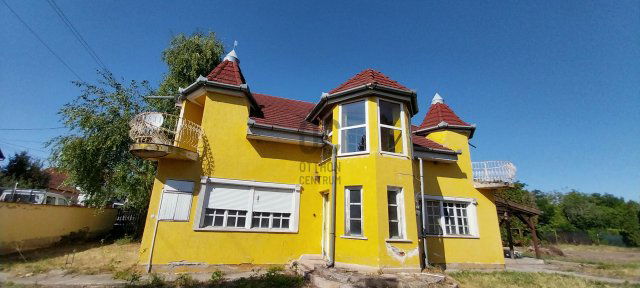 Eladó családi ház, Cegléden 85 M Ft, 7 szobás