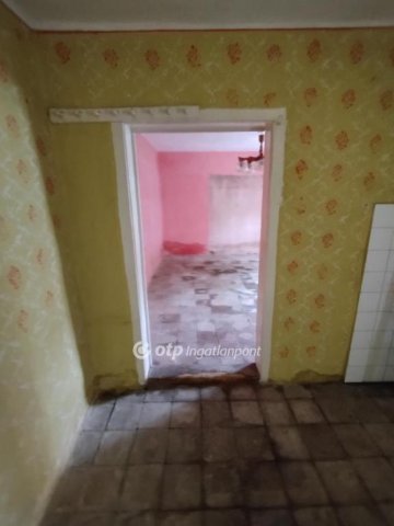 Eladó családi ház, Pécsett 18.99 M Ft, 1 szobás