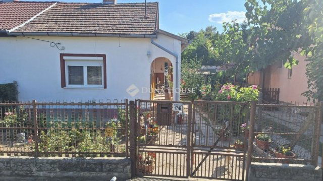 Eladó családi ház, Szekszárdon 33.99 M Ft, 4 szobás