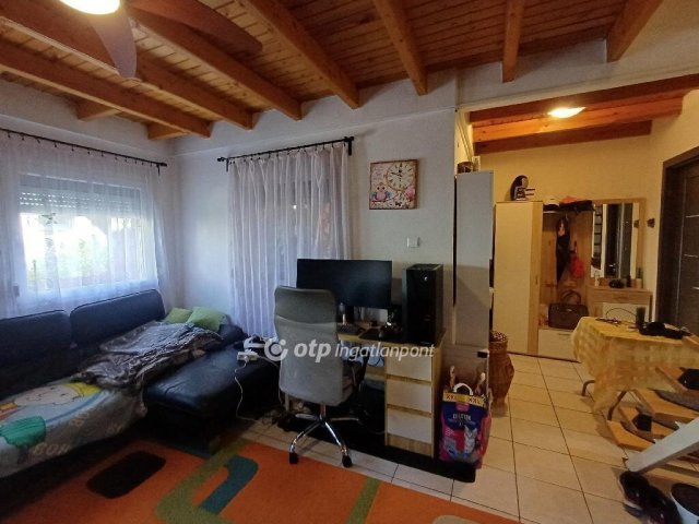 Eladó ikerház, Szigethalmon 54.9 M Ft, 1+3 szobás