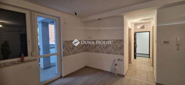 Eladó téglalakás, Vácon, Vám utcában 78.9 M Ft, 3 szobás