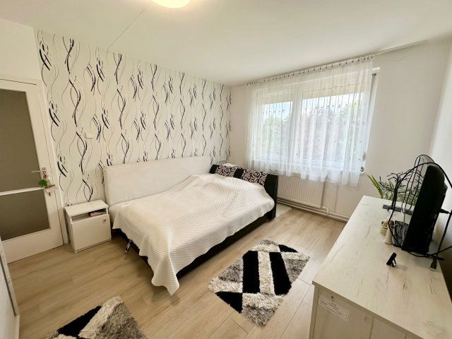 Eladó panellakás, Debrecenben 67.9 M Ft, 3 szobás