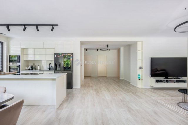 Kiadó ikerház, albérlet, Budapesten, III. kerületben, 4 szobás