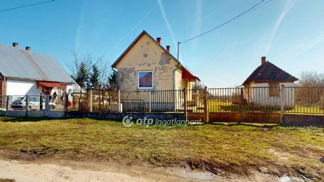 Eladó családi ház, Gyulaházán 15 M Ft, 2 szobás