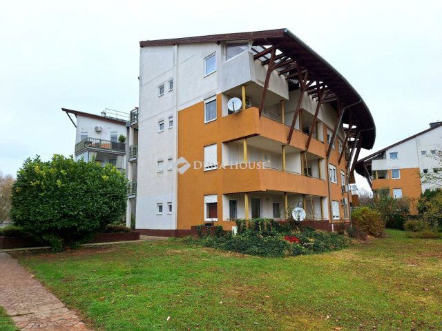 Eladó téglalakás, Győrött 81.9 M Ft, 3 szobás