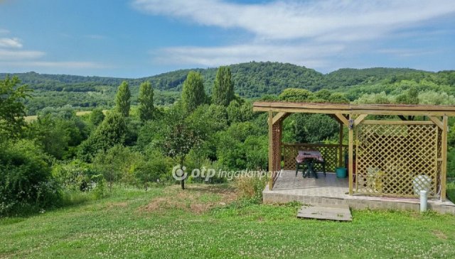 Eladó telek, Lesencefaluban 35.5 M Ft / költözzbe.hu