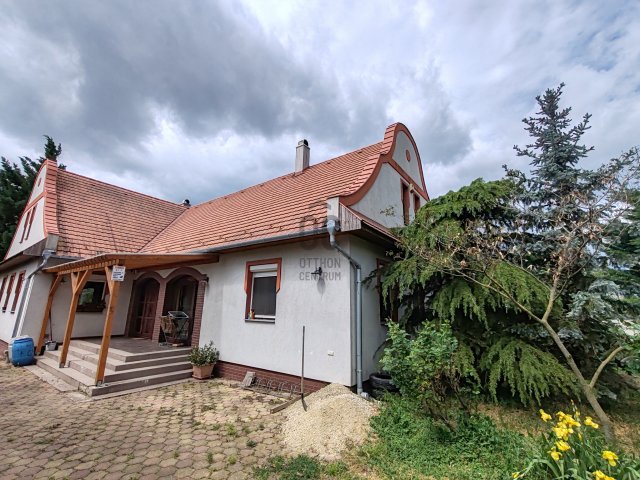 Eladó családi ház, Téten 159 M Ft, 5 szobás