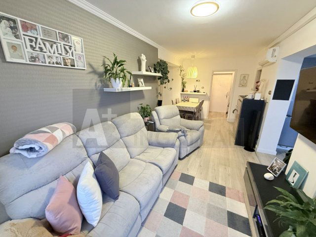 Eladó téglalakás, Szegeden 100 M Ft, 5 szobás