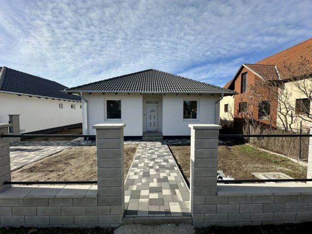 Eladó családi ház, Dunavarsányban 124.99 M Ft, 5 szobás