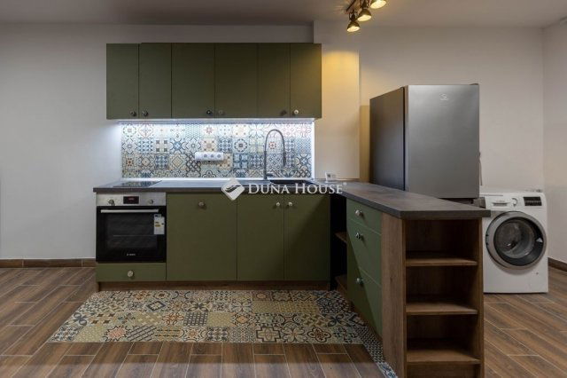 Eladó téglalakás, Budapesten, III. kerületben 61.99 M Ft