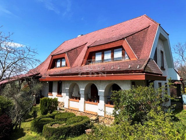 Eladó családi ház, Sukorón 125 M Ft, 6 szobás