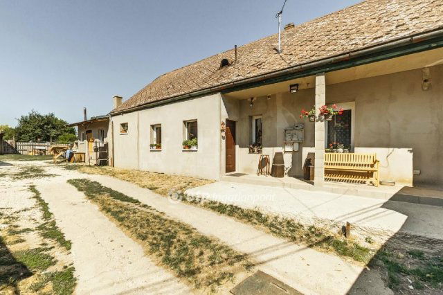 Eladó családi ház, Sóskúton 76.9 M Ft, 3 szobás