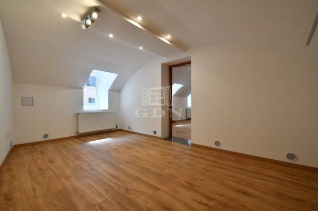 Eladó üzlethelyiség, Székesfehérvárott 39.9 M Ft