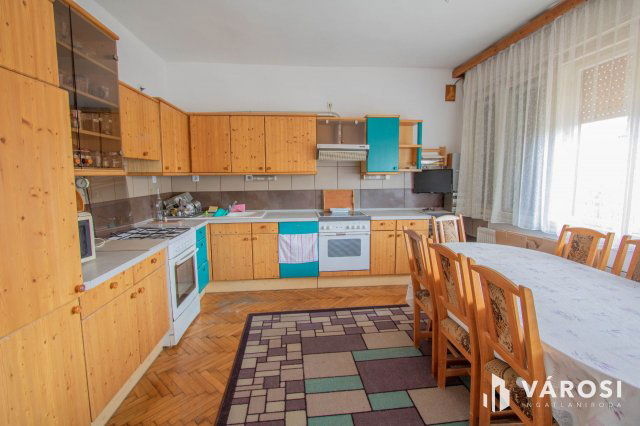Eladó téglalakás, Zalaegerszegen 50 M Ft, 7 szobás