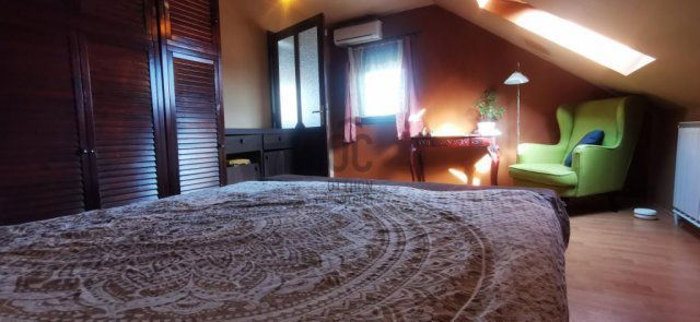 Eladó családi ház, Taksonyon 154.9 M Ft, 9 szobás