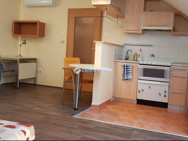 Kiadó téglalakás, albérlet, Pécsett 170 E Ft / hó, 1 szobás
