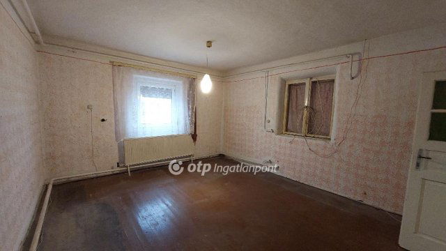 Eladó családi ház, Berekfürdőn 18 M Ft, 2 szobás