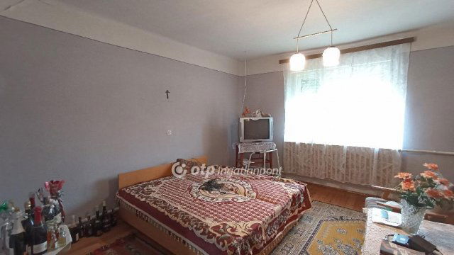 Eladó családi ház, Jászfényszarun 27.9 M Ft, 2+1 szobás