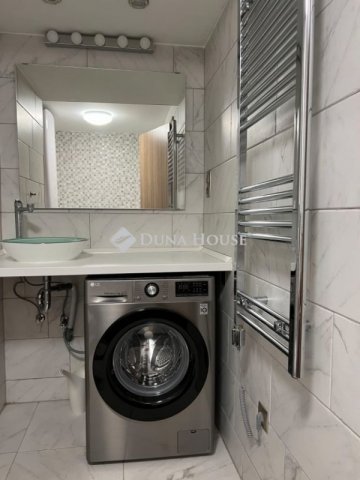 Eladó téglalakás, Budapesten, VI. kerületben 89.9 M Ft, 3 szobás