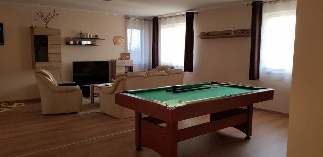 Eladó családi ház, Balatonfűzfőn 270 M Ft, 5+4 szobás