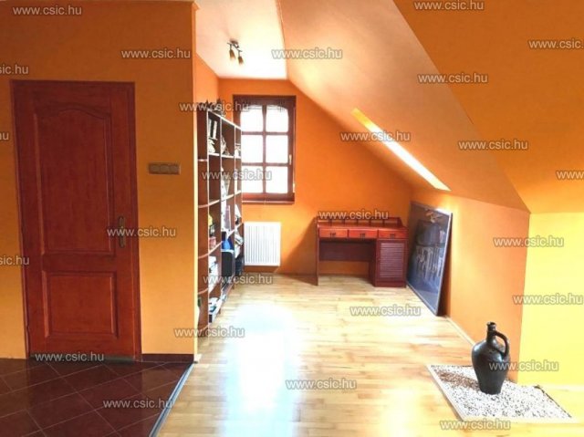 Eladó családi ház, Budapesten, III. kerületben 179.9 M Ft