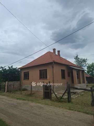 Eladó családi ház, Jászkisérén 9.5 M Ft, 2 szobás