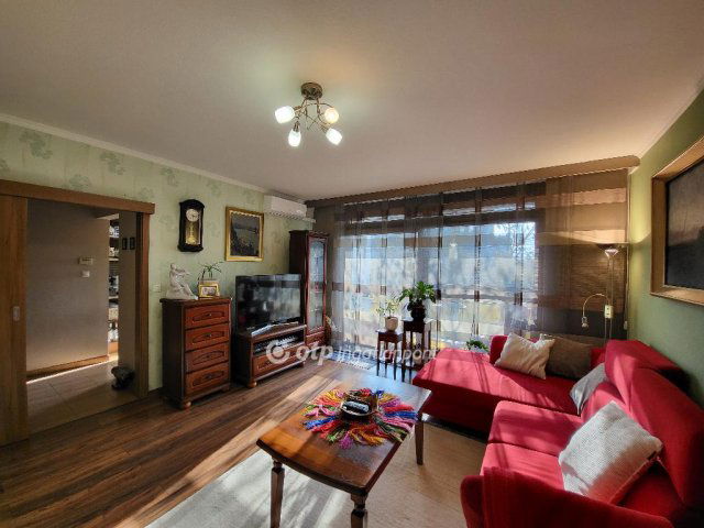 Eladó panellakás, Siófokon 85 M Ft, 2 szobás