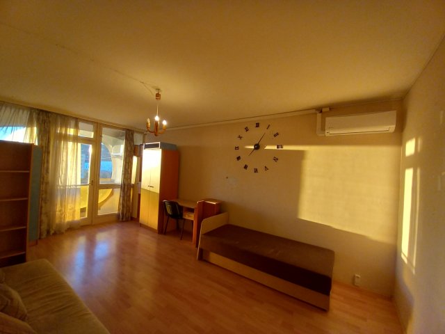 Kiadó panellakás, albérlet, Pécsett, Ifjúság útján, 3 szobás