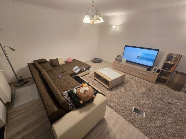 Eladó téglalakás, Baján 43 M Ft, 3 szobás