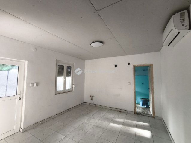 Eladó családi ház, Dombóváron 29.5 M Ft, 4 szobás